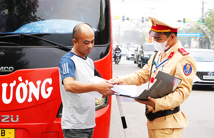 Vĩnh Phúc tăng cường xử lý vi phạm trong kinh doanh vận tải, chở hành khách (16/12/2024)